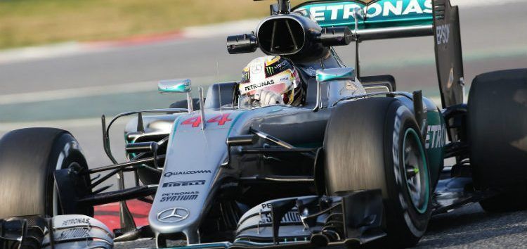 Lewis Hamilton: «El nuevo coche parece un barco, es muy grande»