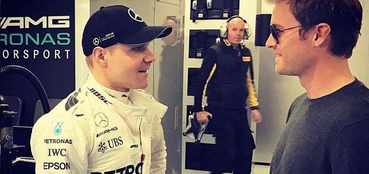 Nico Rosberg visita al equipo Mercedes durante los test en Montmeló