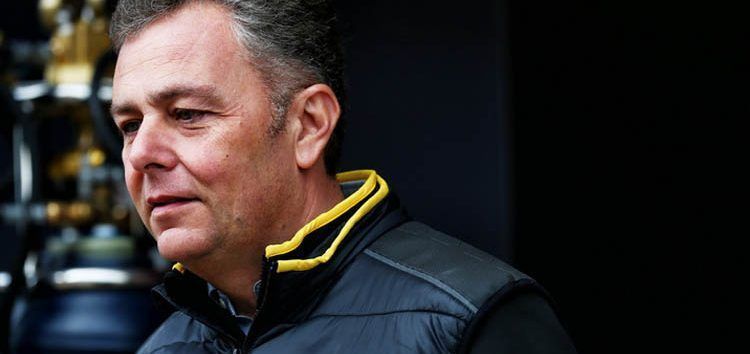 Mario Isola, de director de Pirelli a conductor de ambulancia