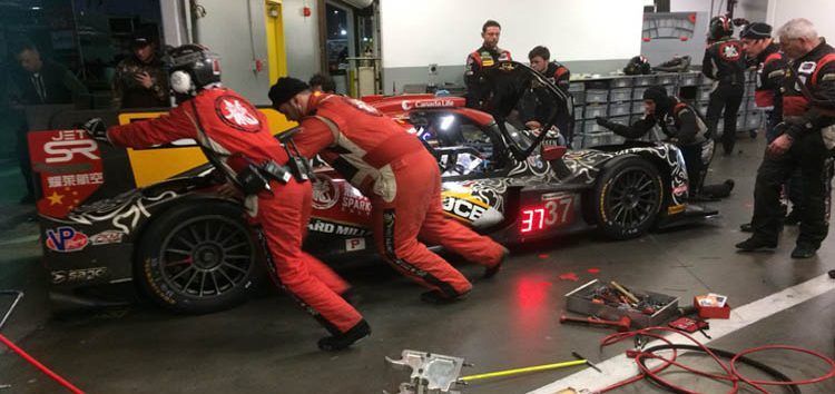 Siguen los problemas para los españoles en Daytona, ahora Juncadella pierde 30 min en boxes