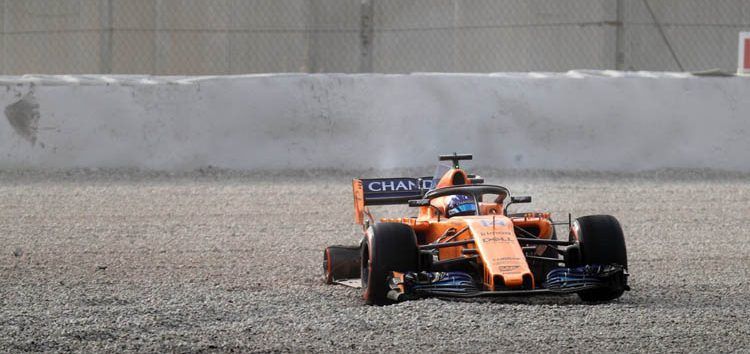VÍDEO: Fernando Alonso pierde una rueda en el primer día de test en Montmeló