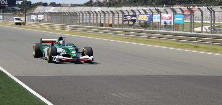 La Fórmula 1 vuelve a Cheste: Un Jaguar R5 de 2004 intenta batir el récord del circuito