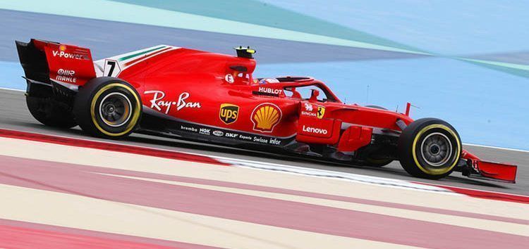 Kimi Räikkönen lidera los Libres 2 en Bahréin. Ferrari le mete medio segundo a Mercedes