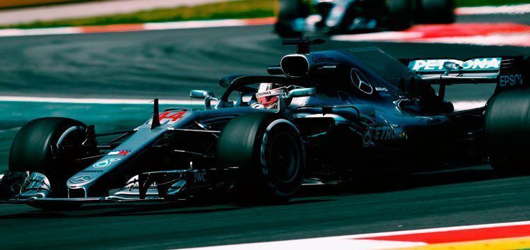 Lewis Hamilton lidera los Libres 2; Fernando Alonso 12º y Carlos Sainz 17º