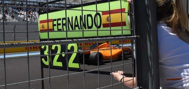 Fernando Alonso niega que haya una crisis en McLaren: «El equipo está a tope y muy unido»