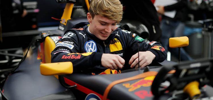 Dan Ticktum no podrá pilotar aún en la Fórmula 1 y en Toro Rosso
