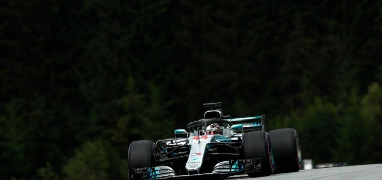 Lewis Hamilton, enfadado tras retirarse: «No podemos darnos el lujo de tirar los puntos.»