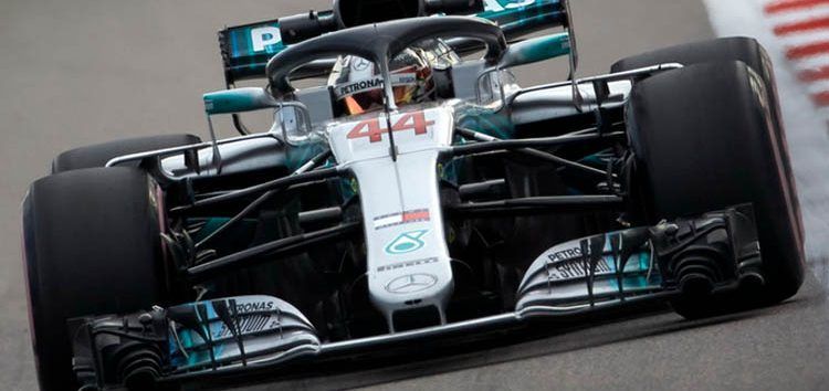 Lewis Hamilton lidera unos Libres 3 condicionados por el tiempo en Japón