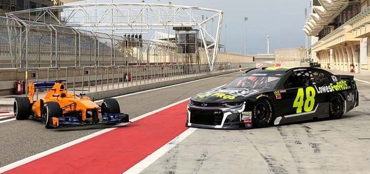 Fernando Alonso y Jimmie Johnson completan el esperado test con intercambio de coches en Bahréin