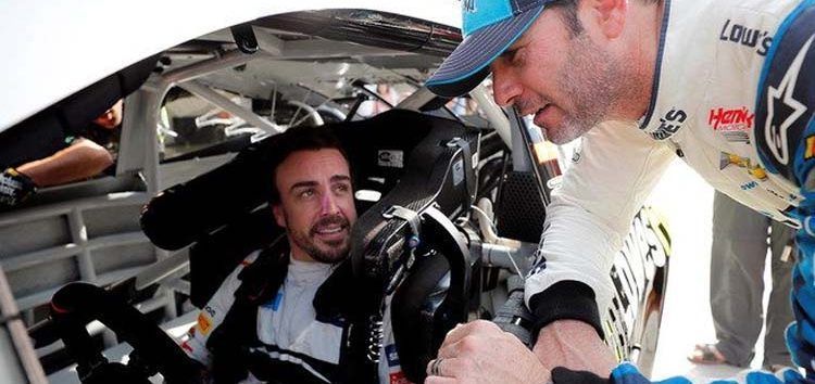 Jimmie Johnson, sobre el test de Alonso con el NASCAR: «Todo nuestro equipo se quedó muy impresionado con él»