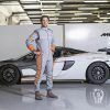 McLaren innova y crea el mono de carreras más ligero del mundo