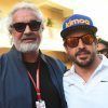 Briatore: "Alonso volverá a la F1 si tiene un asiento en Ferrari, Mercedes o Red Bull"