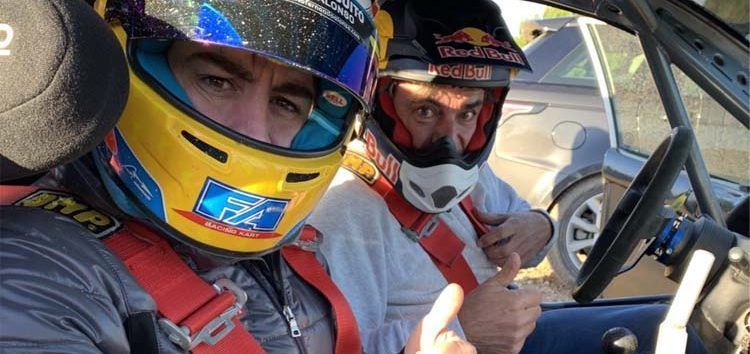 Sainz, sobre Alonso y su padre en el Dakar: «Estoy seguro de que se lo van a pasar genial»