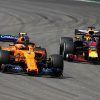 Helmut Marko critica duramente a McLaren: "Les doblamos con el mismo motor"