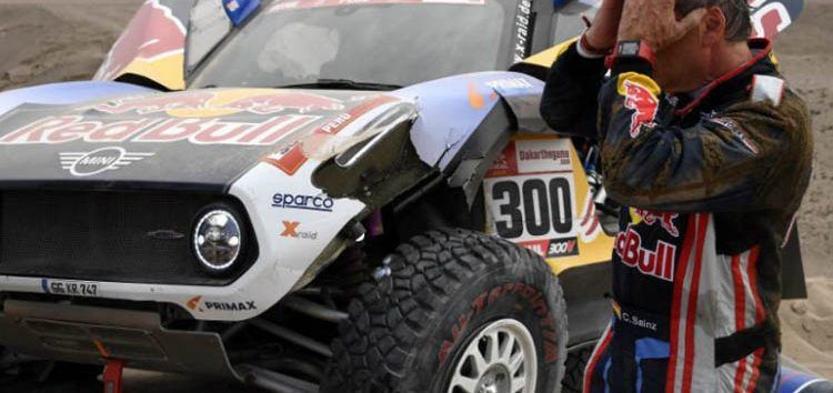 FOTOS: La desesperación de Carlos Sainz tras los problemas de la tercera etapa