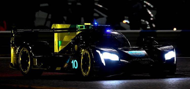El Cadillac #10 sigue liderando en Daytona con un Alonso espectacular bajo la lluvia