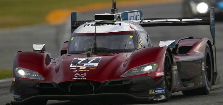 Oliver Jarvis pone a Mazda en la pole para las 24 Horas de Daytona. El Cadillac de Alonso, 6º