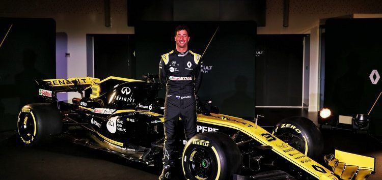 ¡El nuevo Renault ya está en pista! Primeros giros del RS19 en Barcelona