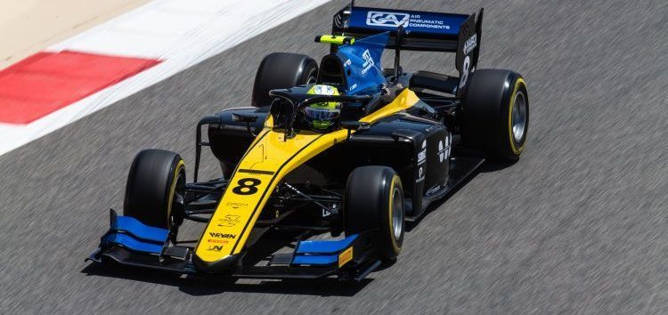 Luca Ghiotto aprovecha la estrategia para ganar la carrera ‘sprint’ de Bahréin