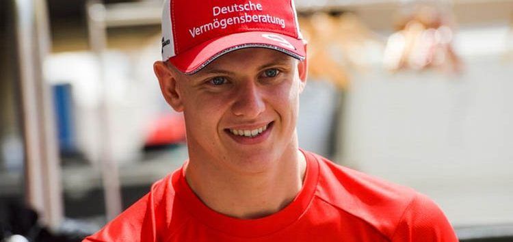 Mick Schumacher: «No me comparo con ningún piloto de F1, solo con mi padre»