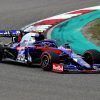 Alex Albon se rehace tras un mal sábado y suma un punto. Daniil Kvyat, fuera de carrera