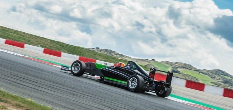 Las sanciones provocan un doblete femenino en Navarra: Belén García gana la carrera 2 de F4