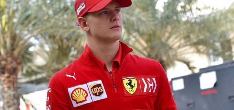 Bernie Ecclestone avisa: «El apellido Schumacher perjudicará a Mick»