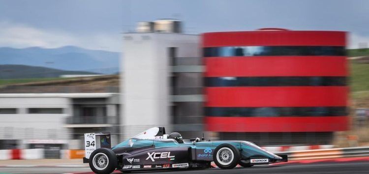 Shihab Al Habsi aprovecha una carrera caótica para llevarse su primera victoria en la F4 española