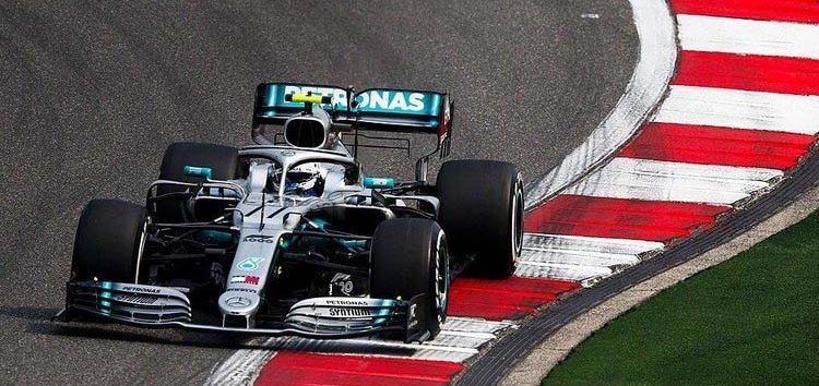 Bottas no perdona y consigue la pole en China; Sainz saldrá 14º