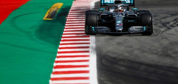 Lewis Hamilton lidera la última sesión de Libres, con Carlos Sainz 10º