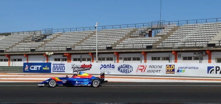 Franco Colapinto ataca de nuevo y se lleva la carrera 2 de F4 Spain en Valencia