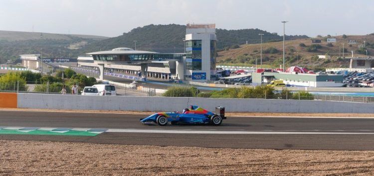 Franco Colapinto evita el pleno de Van Berlo en Jerez y se lleva la tercera carrera