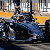 Mercedes lo pasa mal en el primer día de pretemporada de la Fórmula E en Valencia