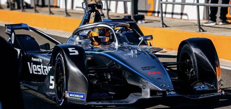 Mercedes lo pasa mal en el primer día de pretemporada de la Fórmula E en Valencia