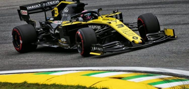 En Renault se muestran satisfechos en el primer día del GP de Brasil