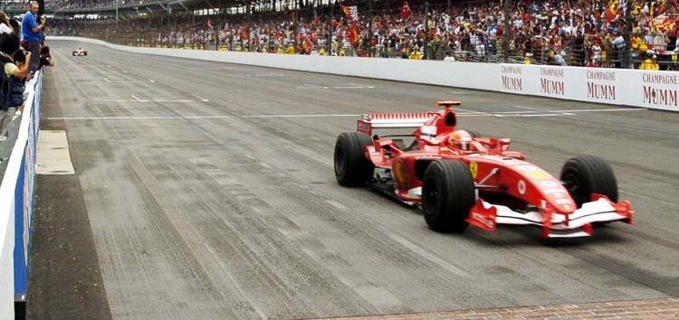 Los motores ideales para la Fórmula 1 son los V12, asegura Sebastian Vettel