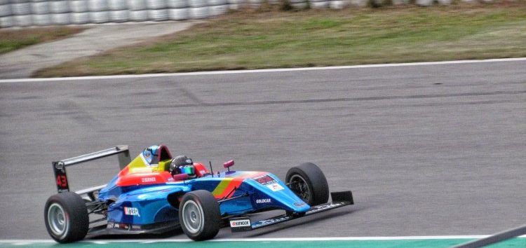Franco Colapinto cierra el año con un nuevo triplete de victorias en la F4