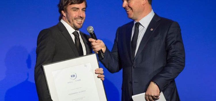 Alonso hace historia: el único piloto en estar dos veces en el Salón de la Fama de la FIA
