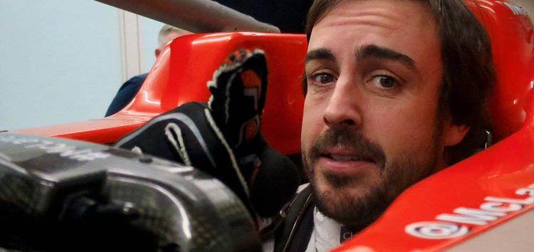 Fernando Alonso comparte su primera imagen vestido con los colores de Renault