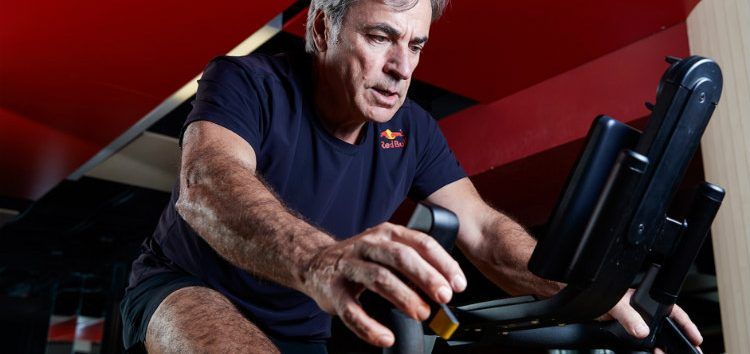 Así se está preparando físicamente Carlos Sainz para afrontar un nuevo Dakar a sus 57 años