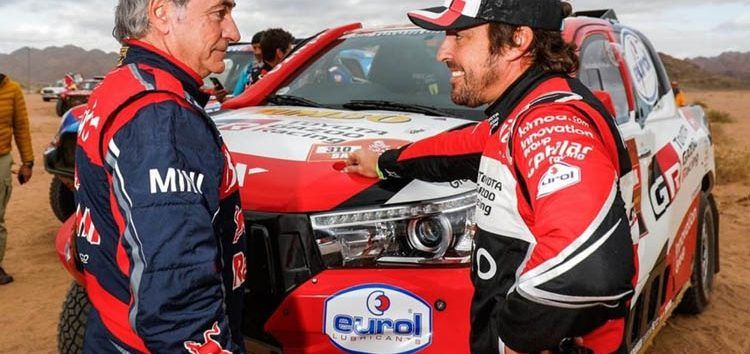 Fernando Alonso, a Carlos Sainz: «Fuiste el primero en convencerme para ir al Dakar»