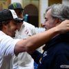 Efusiva felicitación de Alonso a Sainz por su Premio Princesa de Asturias