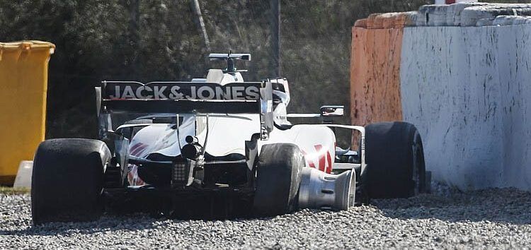 Haas F1 termina la primera semana de pretemporada contra el muro