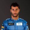 McLaren muestras imágenes de Ricciardo haciéndose su asiento para el MCL35M