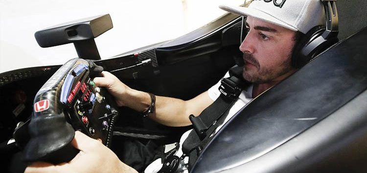 Fernando Alonso se aficiona a las carreras virtuales y volverá a competir este fin de semana