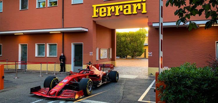 Ferrari saca a pasear el SF1000 por las calles de Maranello
