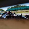 Hamilton lidera unos libres 2 enfocados en los neumáticos con rotura de motor para Vettel