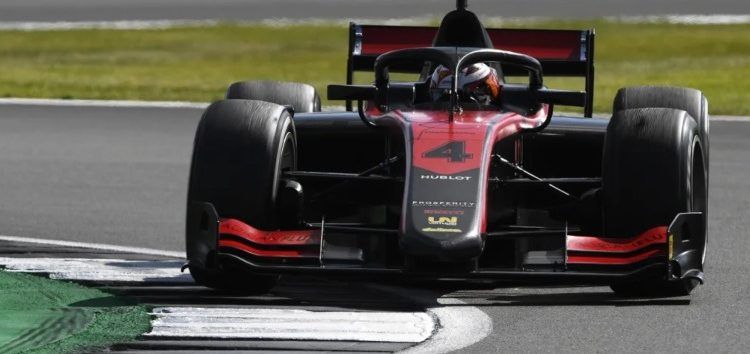 Callum Ilott domina a placer en Silverstone y ya es líder de la Fórmula 2