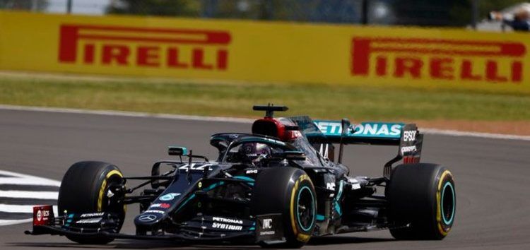Hamilton domina de principio a fin y se lleva la victoria en Silverstone cruzando la meta con un pinchazo
