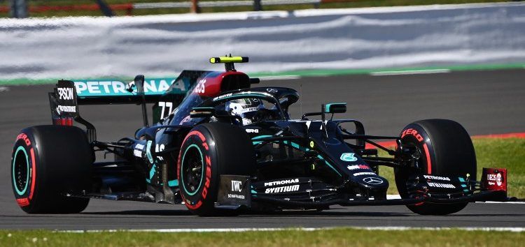 Valtteri Bottas vuela en la Q3 y le roba la pole a Lewis Hamilton en Silverstone